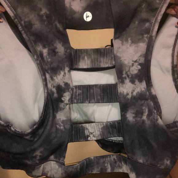 Matching workout set: medium bra & legging - Picture 2 of 7